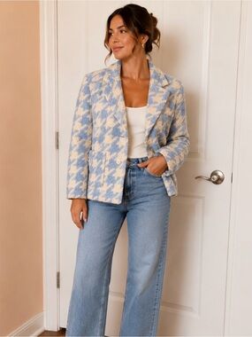 Express Women's Blue and Cream Houndstooth Blazer